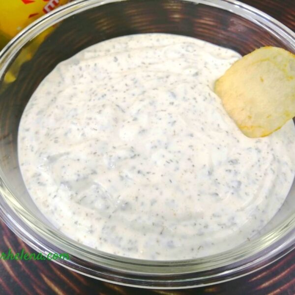 Ranch Dip with Greek Yogurt and Buttermilk Rhelena